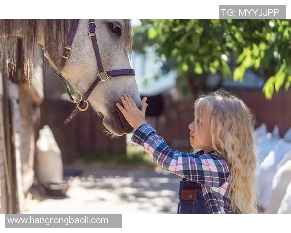 足球明星侧脸艺术创作女孩的梦幻世界与激情追逐之旅