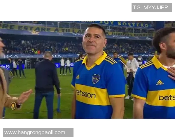 足球明星探店全景图集展现他们的时尚与生活方式