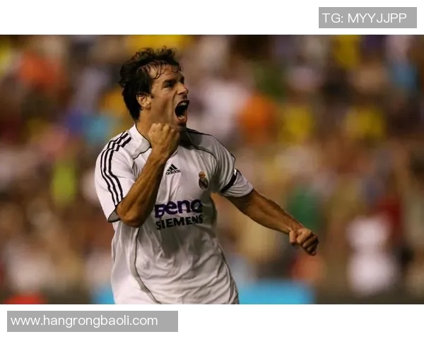 足球明星闪耀登场精彩瞬间视频回顾震撼全场引发热潮